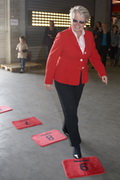 Bundesministerin f&uuml;r Bildung und Forschung Frau Dr. Schavan betritt den Zahlenweg bei Merlin GmbH, Forchtenberg 30.09.2010
